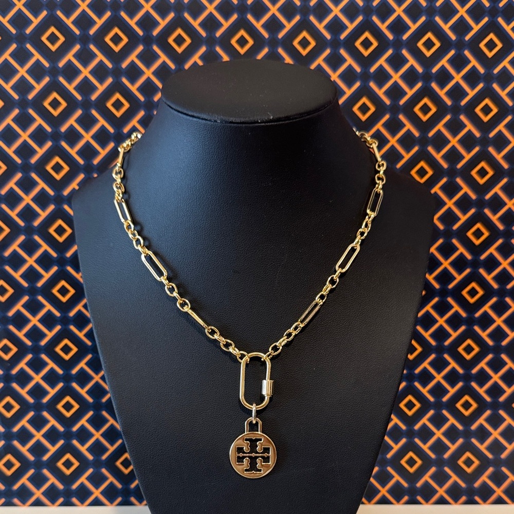 NEW✨ Pendant with Tory Burch
Round Logo charm/medallion